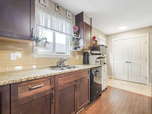 234 Robinson Drive, Leduc, AB - Indoor Photo Showing Kitchen With Double Sink