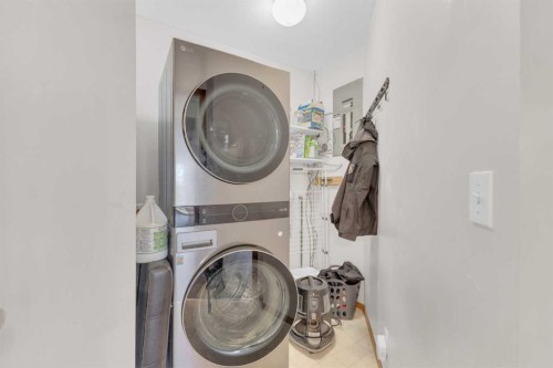 16 Parson Drive, Sylvan Lake, AB - Indoor Photo Showing Laundry Room