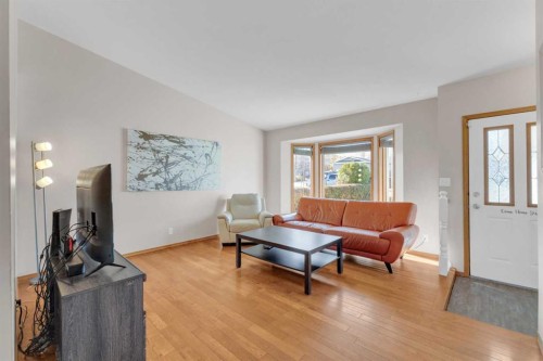 16 Parson Drive, Sylvan Lake, AB - Indoor Photo Showing Living Room