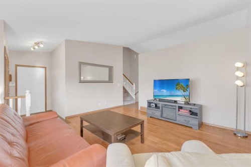 16 Parson Drive, Sylvan Lake, AB - Indoor Photo Showing Living Room