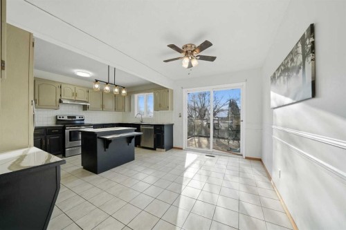 32 Huget Crescent, Red Deer, AB - Indoor Photo Showing Kitchen