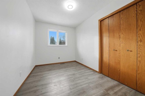 32 Huget Crescent, Red Deer, AB - Indoor Photo Showing Other Room