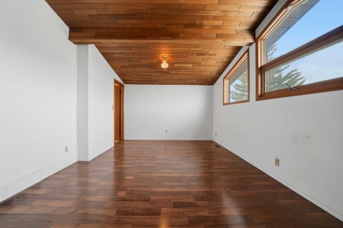 32 Huget Crescent, Red Deer, AB - Indoor Photo Showing Other Room