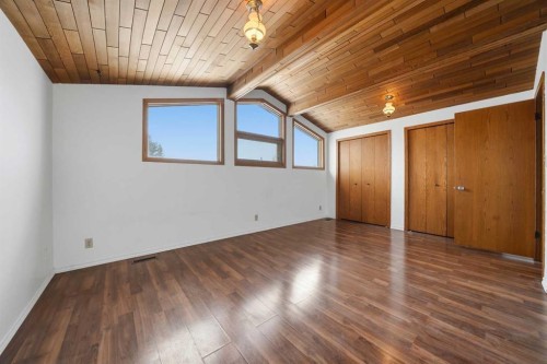 32 Huget Crescent, Red Deer, AB - Indoor Photo Showing Other Room