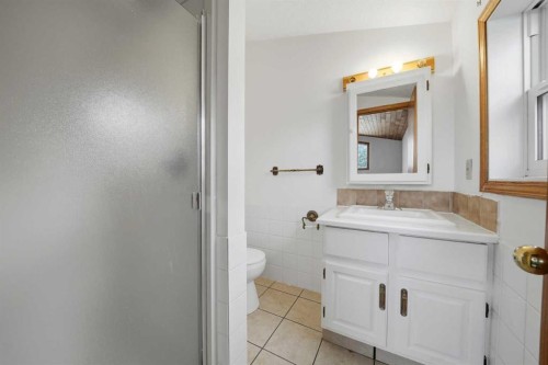 32 Huget Crescent, Red Deer, AB - Indoor Photo Showing Bathroom