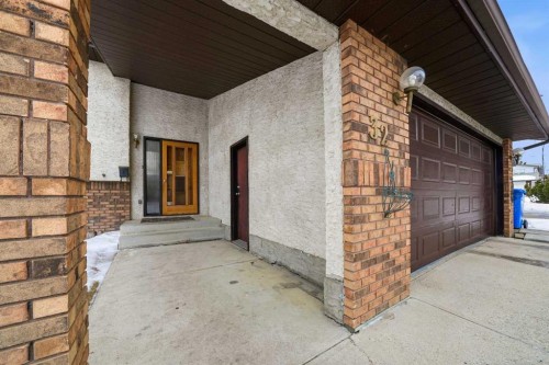 32 Huget Crescent, Red Deer, AB - Outdoor With Exterior