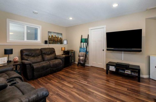 28 Vanson Close Se, Red Deer, AB - Indoor Photo Showing Living Room