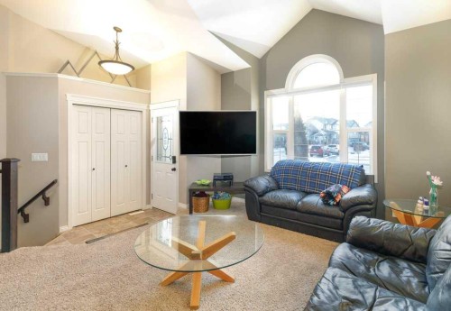 28 Vanson Close Se, Red Deer, AB - Indoor Photo Showing Living Room