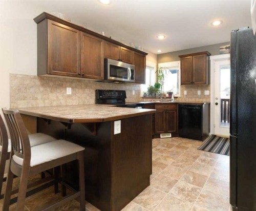 28 Vanson Close Se, Red Deer, AB - Indoor Photo Showing Kitchen