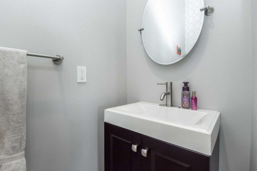 68 Thompson Crescent, Red Deer, AB - Indoor Photo Showing Bathroom