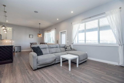 68 Thompson Crescent, Red Deer, AB - Indoor Photo Showing Living Room