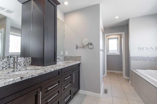 68 Thompson Crescent, Red Deer, AB - Indoor Photo Showing Bathroom