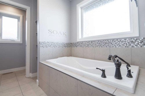 68 Thompson Crescent, Red Deer, AB - Indoor Photo Showing Bathroom