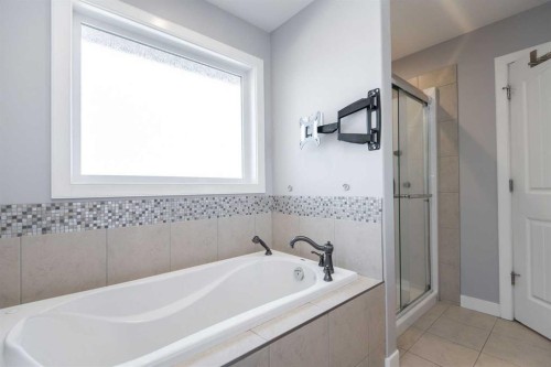 68 Thompson Crescent, Red Deer, AB - Indoor Photo Showing Bathroom