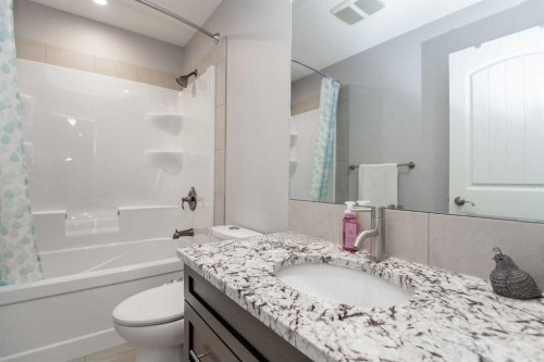 68 Thompson Crescent, Red Deer, AB - Indoor Photo Showing Bathroom