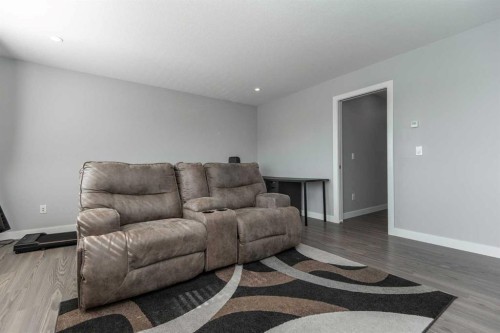 68 Thompson Crescent, Red Deer, AB - Indoor Photo Showing Living Room