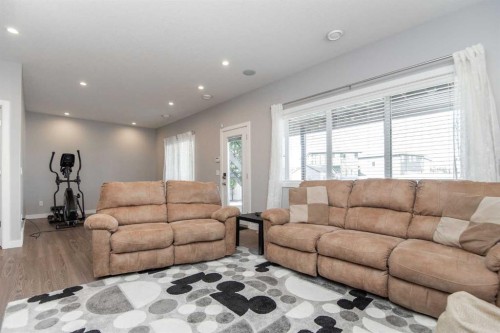 68 Thompson Crescent, Red Deer, AB - Indoor Photo Showing Living Room