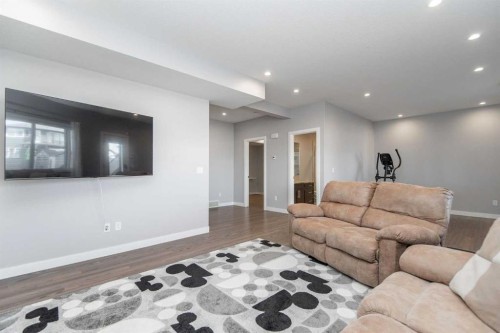 68 Thompson Crescent, Red Deer, AB - Indoor Photo Showing Living Room