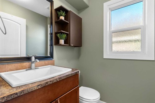 7008 Henners Gate, Lacombe, AB - Indoor Photo Showing Bathroom