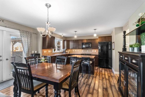 7008 Henners Gate, Lacombe, AB - Indoor Photo Showing Dining Room
