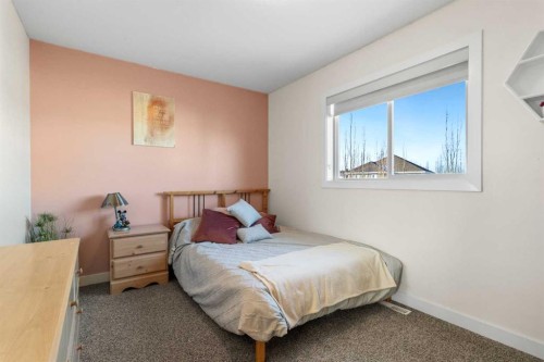 7008 Henners Gate, Lacombe, AB - Indoor Photo Showing Bedroom