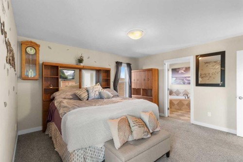 7008 Henners Gate, Lacombe, AB - Indoor Photo Showing Bedroom