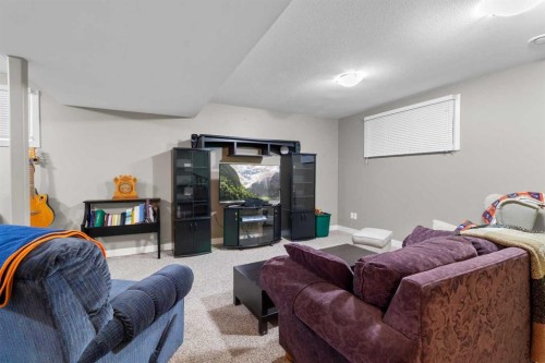 7008 Henners Gate, Lacombe, AB - Indoor