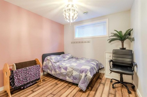 7008 Henners Gate, Lacombe, AB - Indoor Photo Showing Bedroom