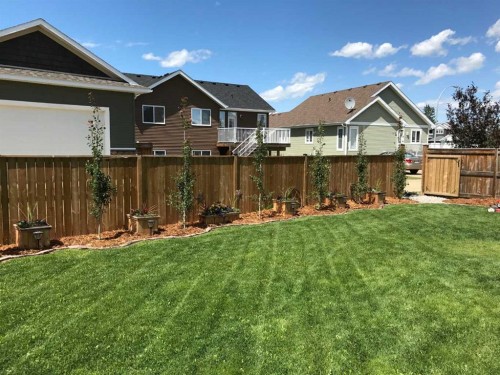 7008 Henners Gate, Lacombe, AB - Outdoor