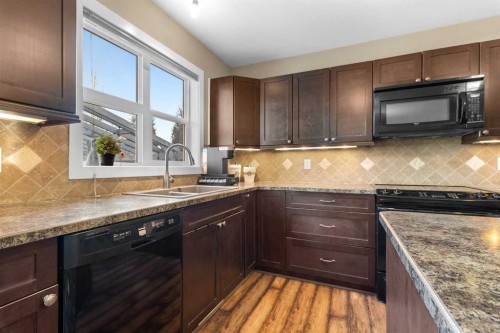 7008 Henners Gate, Lacombe, AB - Indoor Photo Showing Kitchen With Double Sink