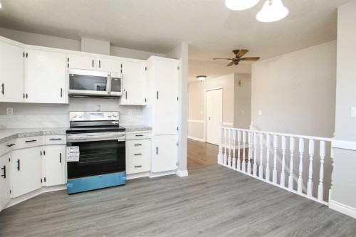 69 Erickson Drive, Red Deer, AB - Indoor Photo Showing Kitchen
