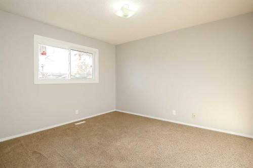 69 Erickson Drive, Red Deer, AB - Indoor Photo Showing Other Room