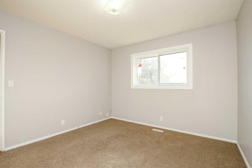 69 Erickson Drive, Red Deer, AB - Indoor Photo Showing Other Room