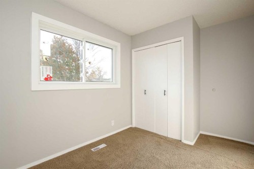 69 Erickson Drive, Red Deer, AB - Indoor Photo Showing Other Room