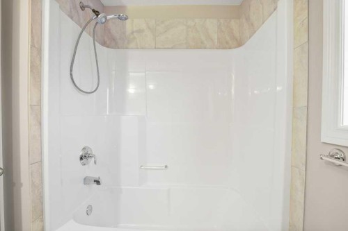 25 Ross Close, Sylvan Lake, AB - Indoor Photo Showing Bathroom