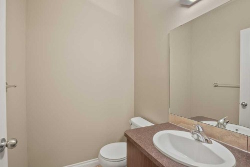 25 Ross Close, Sylvan Lake, AB - Indoor Photo Showing Bathroom