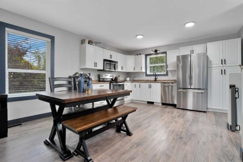 17 Hummingbird Lane, Half Moon Bay, AB - Indoor Photo Showing Kitchen