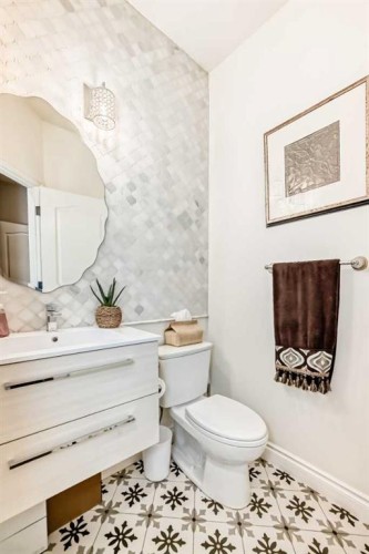 92 Allwright Close, Red Deer, AB - Indoor Photo Showing Bathroom