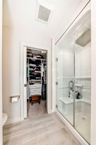 92 Allwright Close, Red Deer, AB - Indoor Photo Showing Bathroom