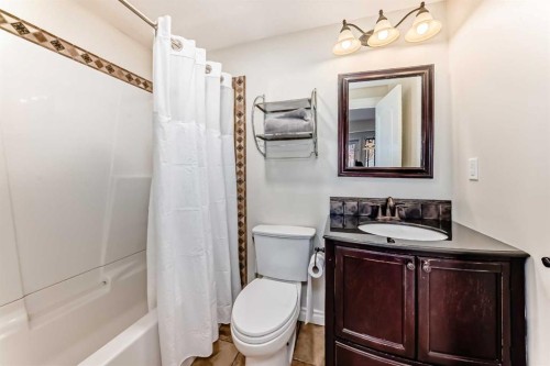 92 Allwright Close, Red Deer, AB - Indoor Photo Showing Bathroom