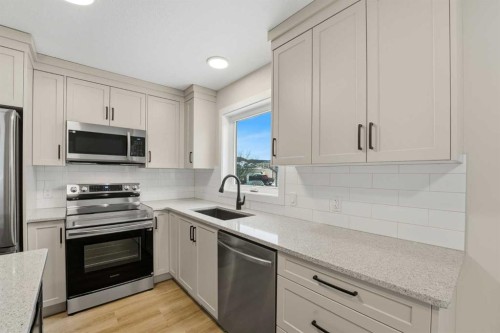 82 Bruns Crescent, Lacombe, AB - Indoor Photo Showing Kitchen With Stainless Steel Kitchen