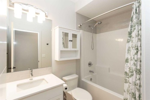 12 Emmett Crescent, Red Deer, AB - Indoor Photo Showing Bathroom