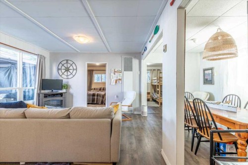 125 Poplar Bay, Rural Wetaskiwin No. 10, County Of, AB - Indoor Photo Showing Living Room