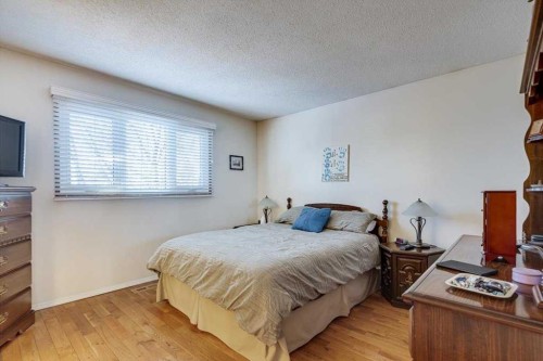 40 Nielsen Close, Red Deer, AB - Indoor Photo Showing Bedroom