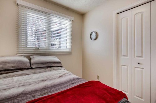 40 Nielsen Close, Red Deer, AB - Indoor Photo Showing Bedroom