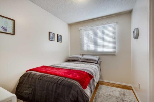 40 Nielsen Close, Red Deer, AB - Indoor Photo Showing Bedroom