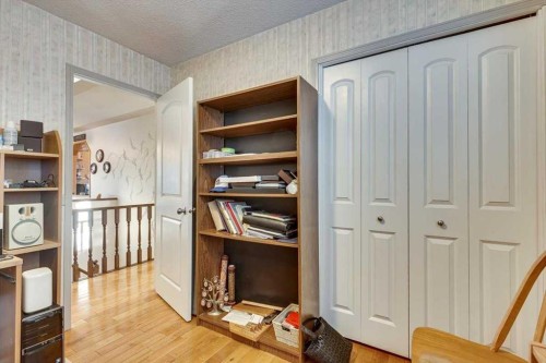 40 Nielsen Close, Red Deer, AB - Indoor Photo Showing Other Room