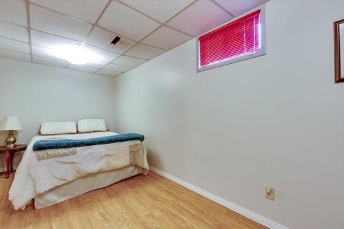 40 Nielsen Close, Red Deer, AB - Indoor Photo Showing Bedroom