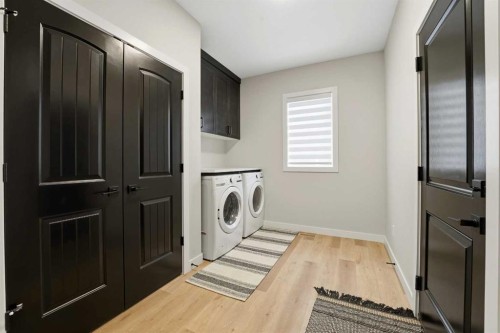 7 Thorne Place, Red Deer, AB - Indoor Photo Showing Laundry Room