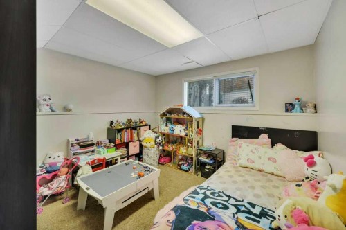 4 Blackstone Avenue, Lacombe, AB - Indoor Photo Showing Bedroom